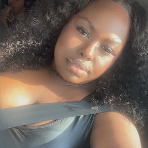 Meet your Posher, Deaundra